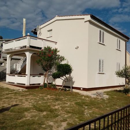 Apartmani Dokoza วีร์ ภายนอก รูปภาพ