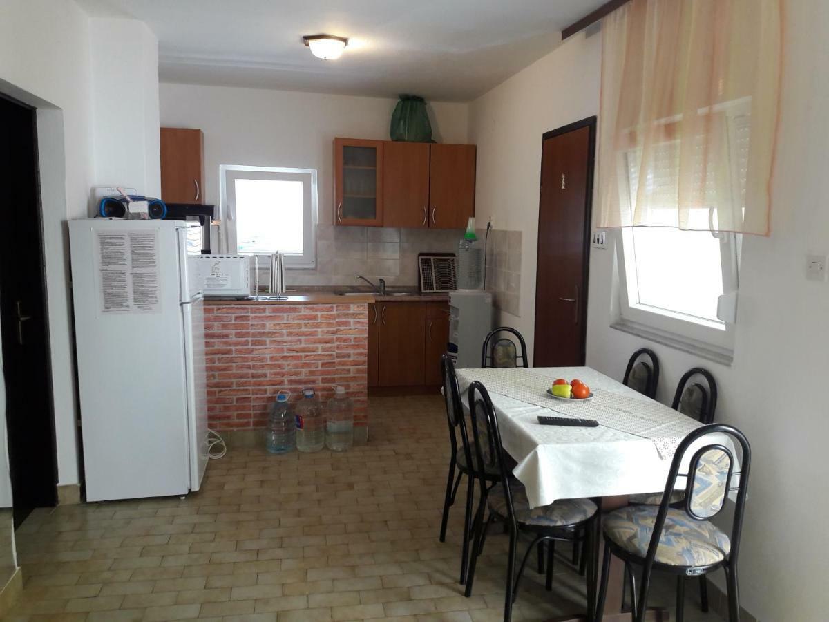 Apartmani Dokoza วีร์ ภายนอก รูปภาพ